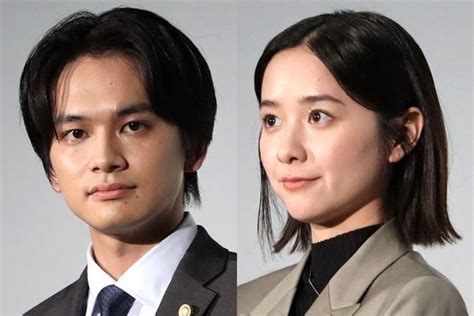 北村匠海＆堀田真由がお花の後ろからひょっこり…ニコニコショットに「ドラマとのギャップに和んだ」の声＜アンチヒーロー＞ モデルプレス