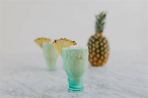 3 Spring Break Cocktails Mocktails You Have To Make — The Effortless Chic