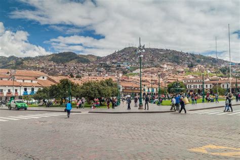 Povos No Quadrado De Plaza De Armas Em Cuzco Imagem Editorial Imagem