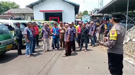 Sopir Angkot Geruduk Kantor Dinas Perhubungan Banyumas Eportal