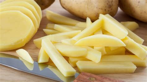 Cómo hacer patatas fritas perfectas y trucos para que engorden menos