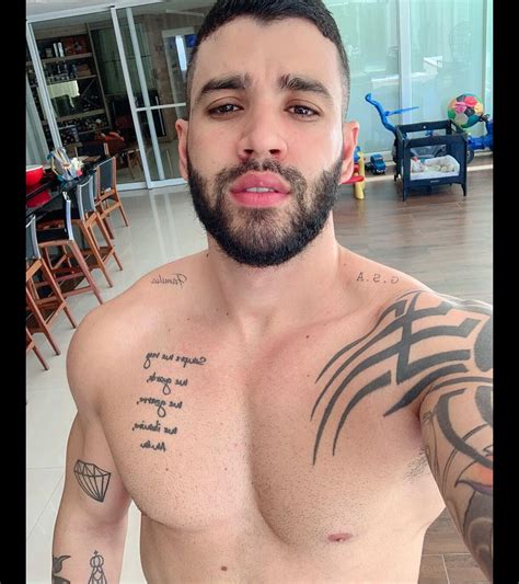 Foto Gusttavo Lima sem camisa ganha comentário da mulher Andressa