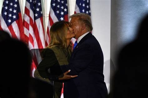 Melania Trump Kendisini Pmek Isteyen Donald Trump A Yana N Evirdi