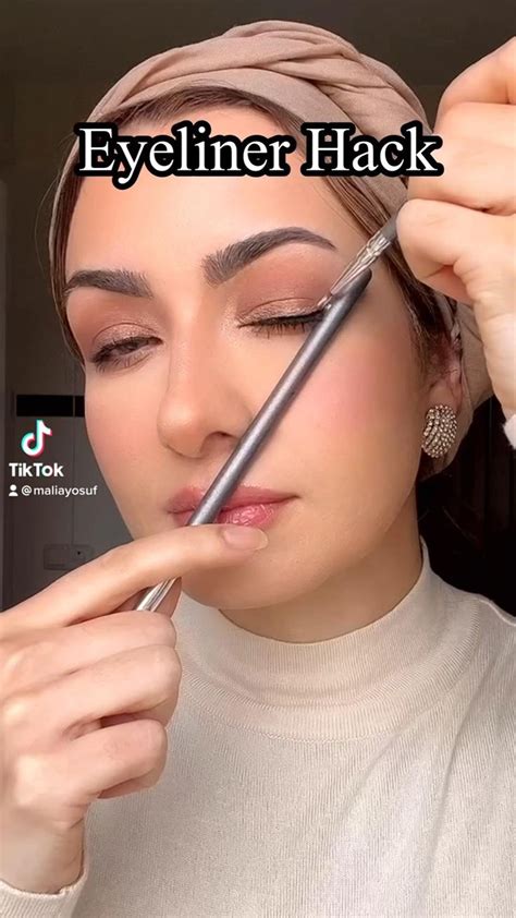 Symmetrical Eyeliner Hack