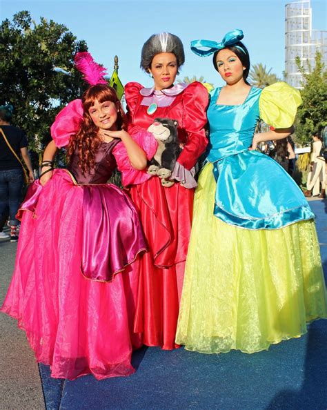 Evil Stepmother And Wicked Stepsisters — Cinderella Best Wondercon Cosplay 2017 Popsugar