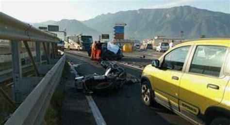 Francesco E Lucia 23 E 20 Anni Travolti E Uccisi Da Un Auto A Napoli