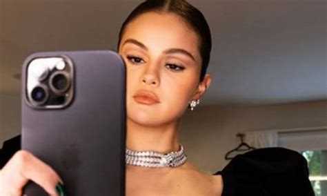 Blond Selena Gomez Zmys Owa Zapozowa A W Samym Bikini