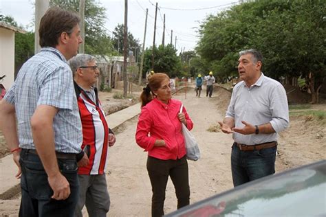 El intendente visitó el barrio Textil y aseguró que están realizando