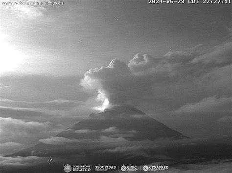 El volcán Popocatépetl emite cinco exhalaciones de baja intensidad y