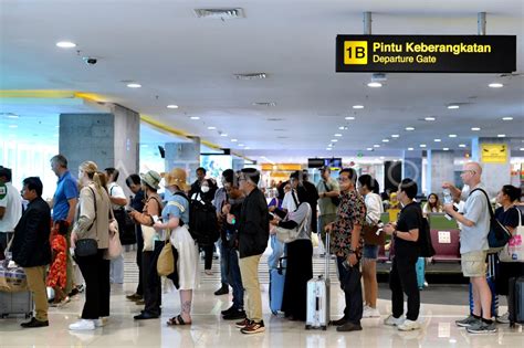 Arus Penumpang Bandara Bali Antara Foto