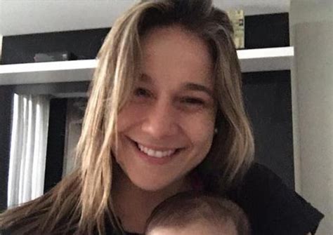 Fernanda Gentil Completa Anos E Ganha Declara O Do Marido