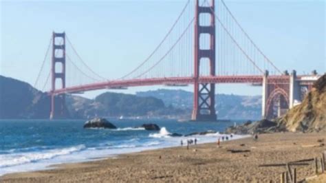 Pantai Ini Bebas Telanjang Pakai Bikini Malah Kena Denda