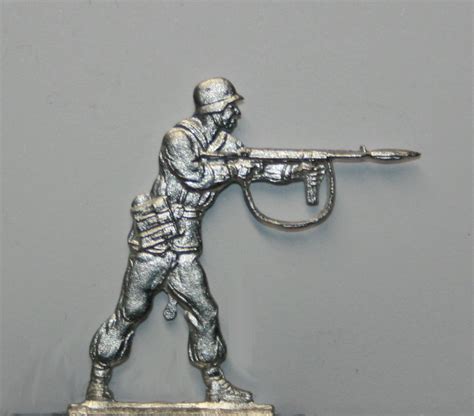 Schmalkalder Zinnfiguren Soldat Mit Mpi Feuernd