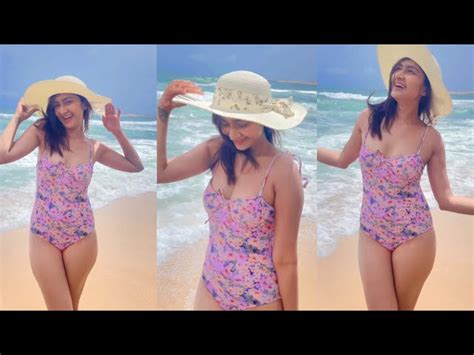 Hot Sexy Farnaz Shetty Bikini Pics