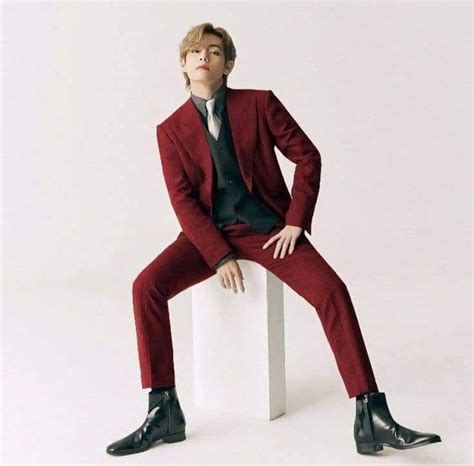 Pin by SylGia on BTS 방탄소년단 Kim taehyung Taehyung formal photoshoot