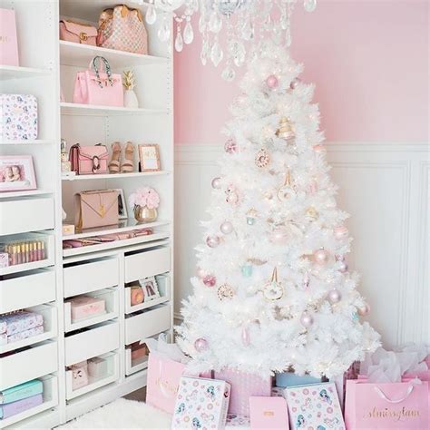 Pink Christmas Discovered By 🍥🐰mιsscαһ🐰🍥 On We Heart It Pink Christmas Decorations Pink