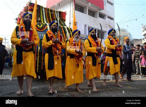 Allahabad Uttar Pradesh India 14th Jan 2016 Sikh Devotee Dressed