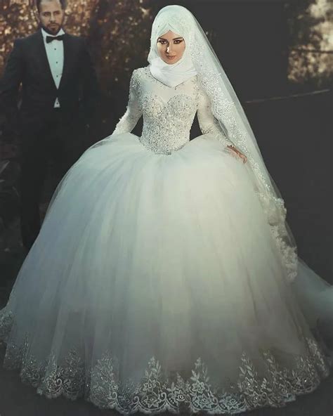 2017 Ball Gown Long Sleeve Muslim Wedding Dresses High Neck Lace