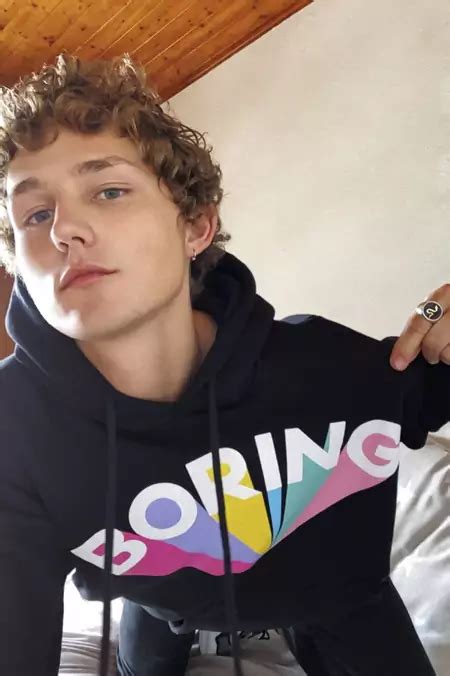 Sex Education Netfliksa Na Koszulkach I Bluzach Kolekcji Pull Bear Noizz