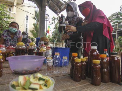 Pembuatan Eco Enzyme Dari Limbah Kulit Buah Antara Foto