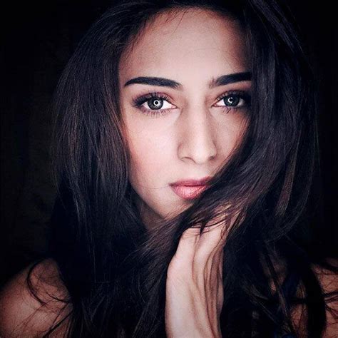 Kasautii Zindagii Kay 2s Erica Fernandes Blacks Out While Shooting On The Sets Bollywood News