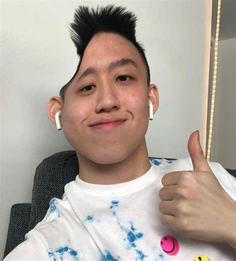 9 Potret Nyeleneh Rich Brian Yang Diekspos Ke Instagram