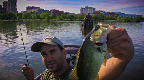 POTOMAC RIVER BASS FISHING Schooled Up Part 3 YouTube