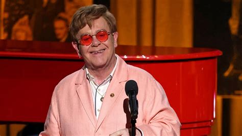 Elton John Pris D Une Envie Pressante Dans Un Magasin Le G Rant Choqu