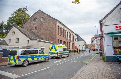 Nettetal Rollerfahrer Prallt Gegen Laterne Lebensgefahr