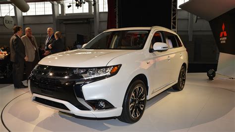 2017 Mitsubishi Outlander PHEV Live In New York Motor1 Photos