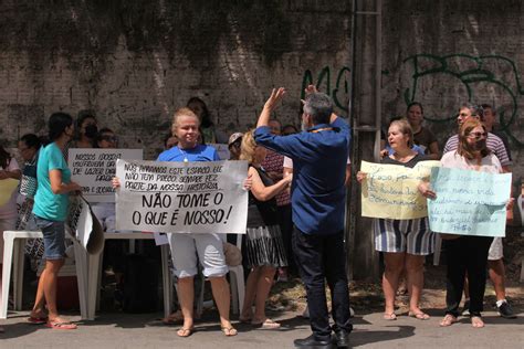 Moradores reivindicam reintegração de posse de área pública dentro de