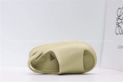 D P Adidas Yeezy M U Nude C Quai D N L Capvirgo