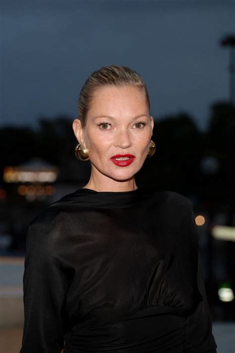 Kate Moss Flaunt Her Braless Tits At Saint Laurent Fashion Show 12 Photos The Fappening