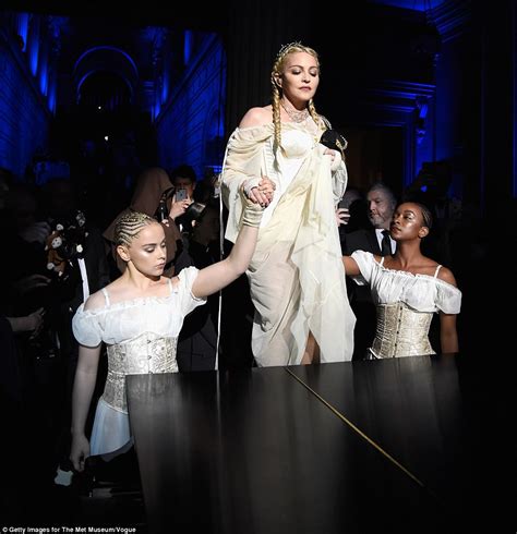 Met Gala Madonna Sings Like A Prayer While Gigi And Gisele Live It Up Daily Mail Online