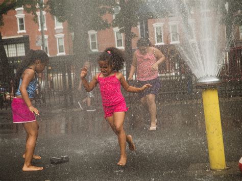 How to stay cool during a sweltering heat wave - CBS News