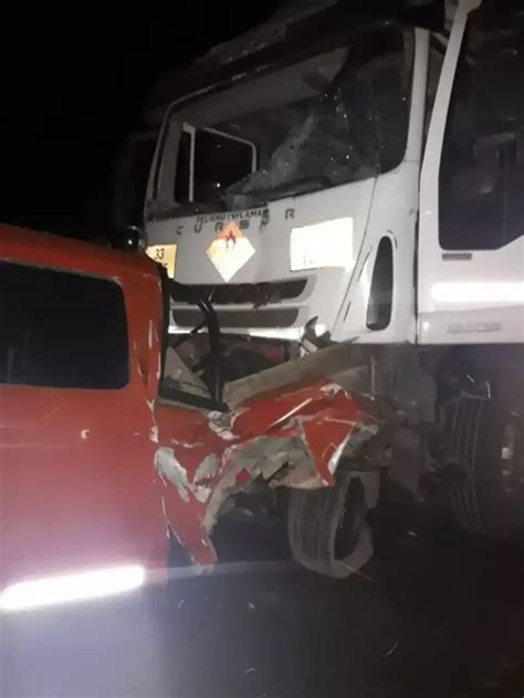 Choque entre camión y camioneta una de las victimas falleció y el