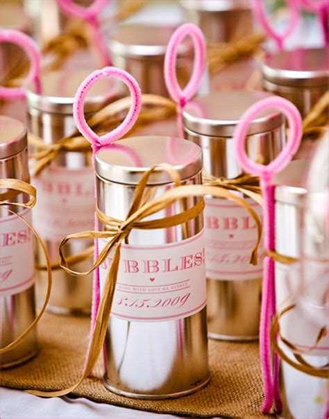 10 Amazing DIY Wedding Favors Belle The Magazine The Wedding Blog