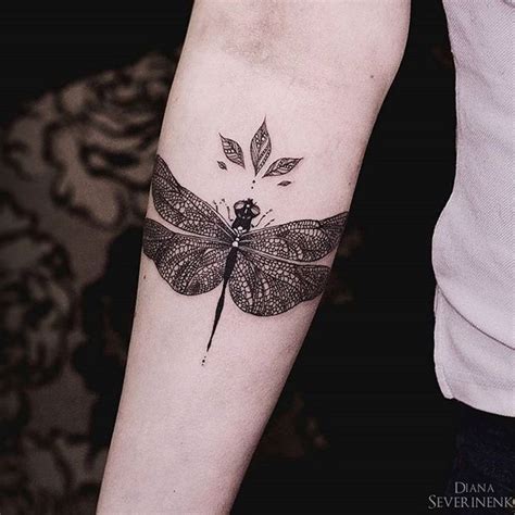 By Diana severinenko Tatuaje de insectos Diseño de tatuaje de