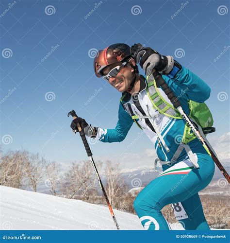 Alpinismo Dello Sci Corsa Verticale Salita Dell Alpinista Dello Sci