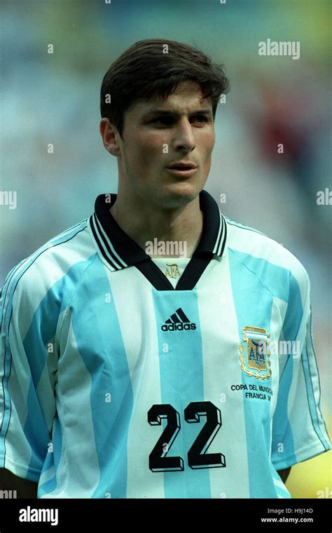 JAVIER ZANETTI ARGENTINA & INTER MILAN FC 25 June 1998 Stock Photo - Alamy