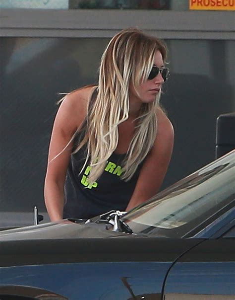 Ashley Tisdale Hot Leg Show Sports Updates