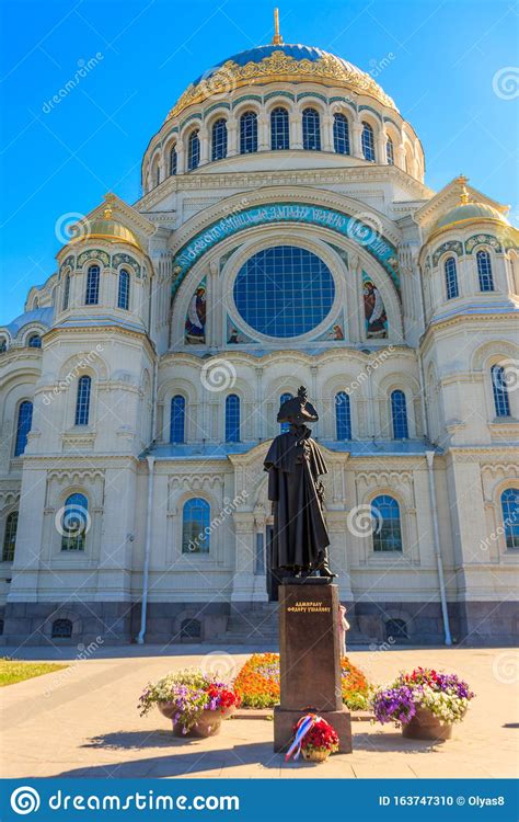 Denkmal Des Russischen Admirals Fyodor Ushakov Vor Der Marinekathedrale