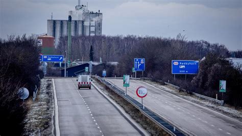 Oversvømmet motorvej er genåbnet politiken dk