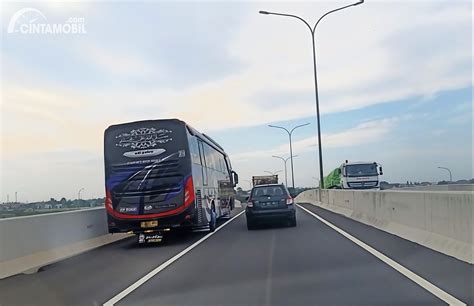 Ketemu Bus Ngebut Di Jalan Tol Lakukan Hal Ini