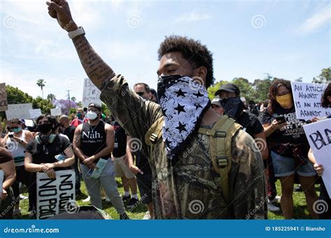 Protestas Contra La Violencia Policial Por La Muerte De George Floyed