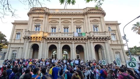 La Jornada Argentina Gobierno De Milei Cierra Hospital Dedicado A La