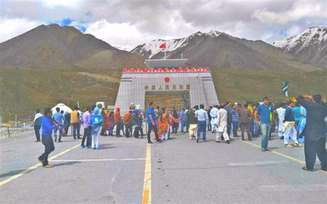 Pakistan China border editorial stock photo. Image of paved - 128699898