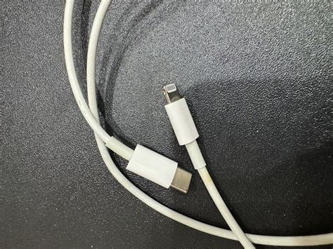 二手 Apple原廠 Usb C 對 Lightning 連接線 1 公尺 台中可面交 手機及配件 電子周邊配件及產品 充電器及電線