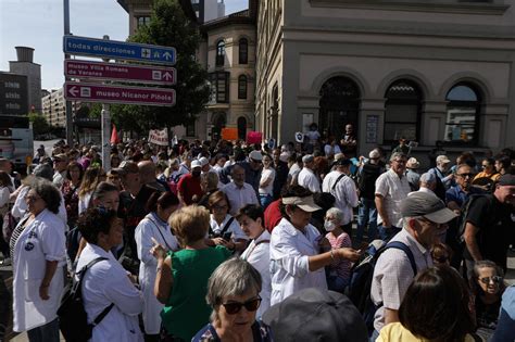 En imágenes Las trabajadoras de ayuda a domicilio se manifiestan en