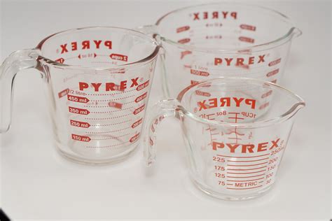 Lot Glass Pyrex Measuring Cup Set Of Three